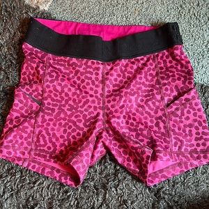 lulu lemon spandex. good condition. not too sure on the size, fits like a small